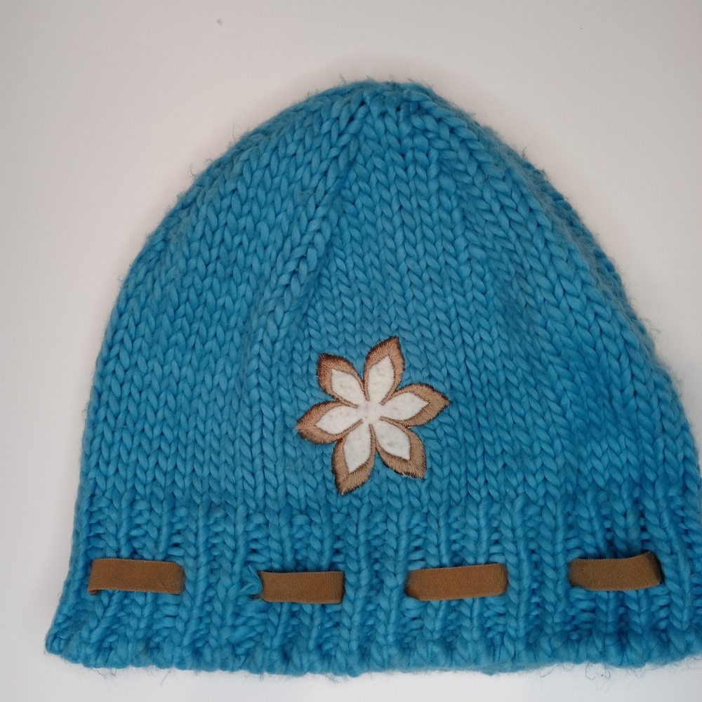Columbia Women's Winter Teal Blue F;owner Embroidered stylish crochet Snow hat